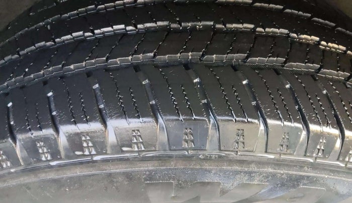 2022 Mahindra SCORPIO-N Z8 L DIESEL AT 2WD 7 STR, Diesel, Automatic, 26,229 km, Right Rear Tyre Tread