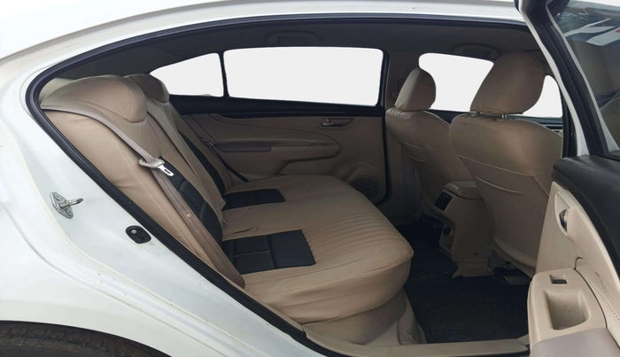 2014 Maruti Ciaz VDI +, Diesel, Manual, 82,665 km, Right Side Rear Door Cabin