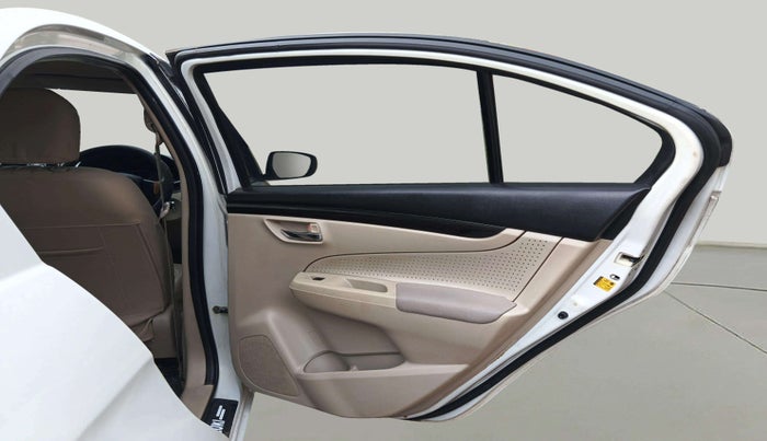 2014 Maruti Ciaz VDI +, Diesel, Manual, 82,665 km, RHS Rear Door