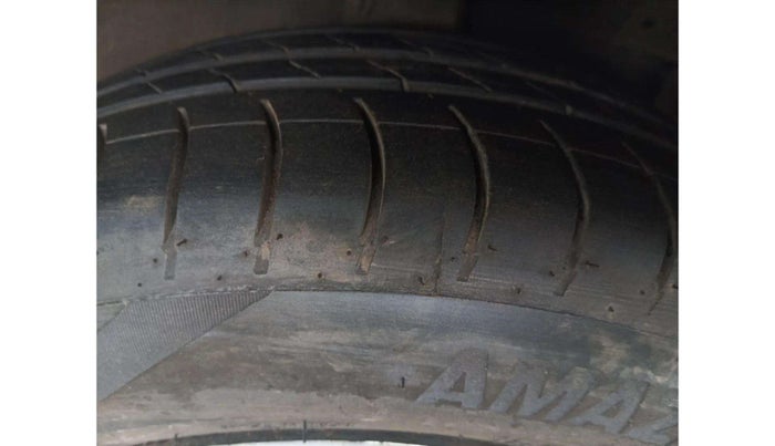 2014 Maruti Ciaz VDI +, Diesel, Manual, 82,665 km, Left Front Tyre Tread