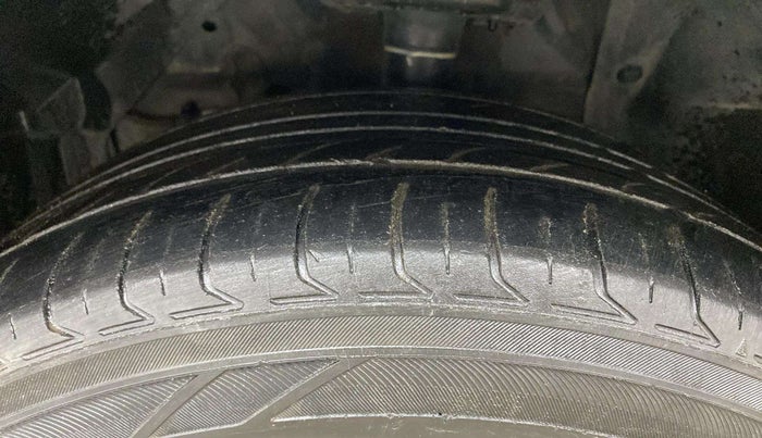 2018 Maruti S Cross ZETA 1.3, Diesel, Manual, 1,06,087 km, Left Front Tyre Tread