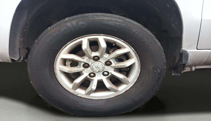 2015 Mahindra TUV300 T8, Diesel, Manual, 1,45,937 km, Left Front Wheel