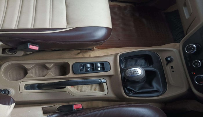 2015 Mahindra TUV300 T8, Diesel, Manual, 1,45,937 km, Gear Lever