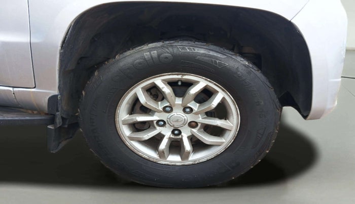 2015 Mahindra TUV300 T8, Diesel, Manual, 1,45,937 km, Right Front Wheel