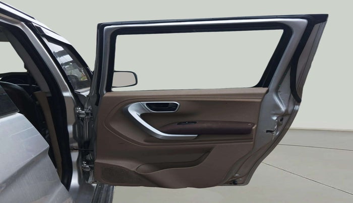 2015 Mahindra TUV300 T8, Diesel, Manual, 1,45,937 km, RHS Rear Door