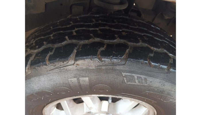 2015 Mahindra TUV300 T8, Diesel, Manual, 1,45,937 km, Right Front Tyre Tread