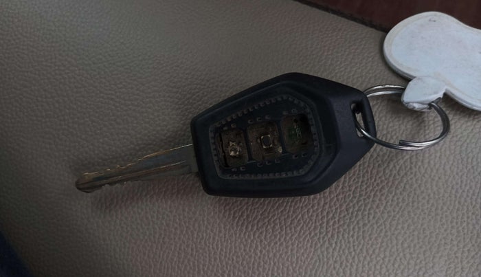 2015 Mahindra TUV300 T8, Diesel, Manual, 1,45,937 km, Key Close Up