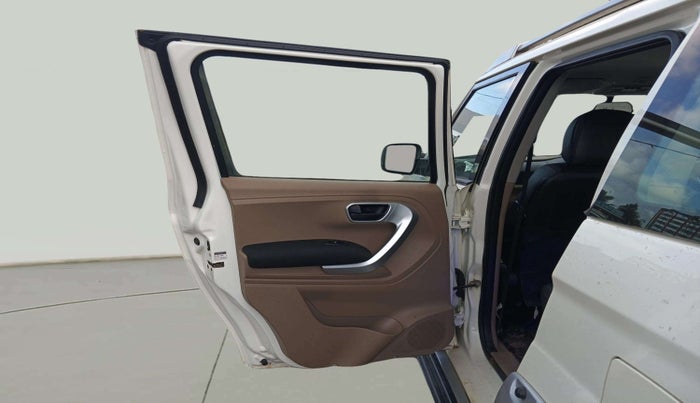 2018 Mahindra TUV300 T10, Diesel, Manual, 13,576 km, LHS Rear Door