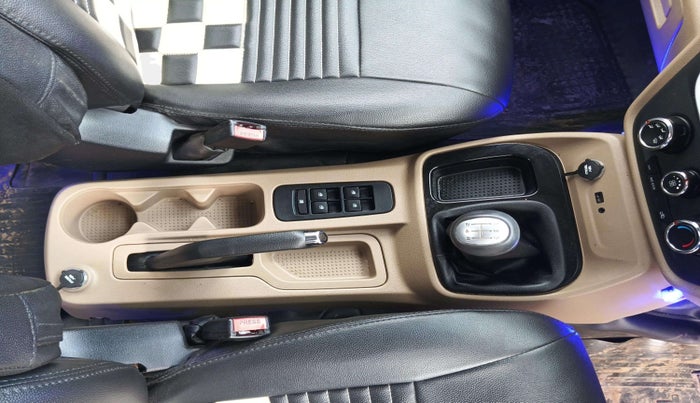 2018 Mahindra TUV300 T10, Diesel, Manual, 13,576 km, Gear Lever