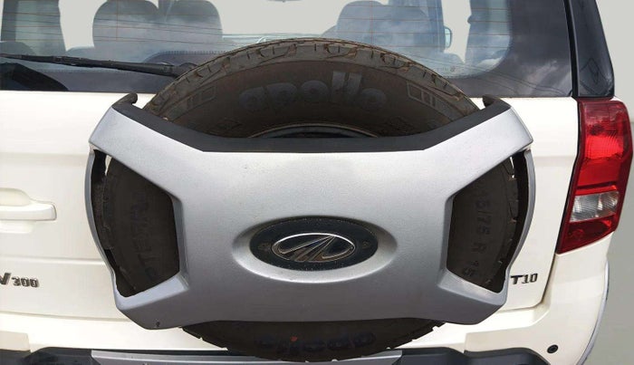 2018 Mahindra TUV300 T10, Diesel, Manual, 13,576 km, Spare Tyre