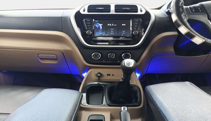 2018 Mahindra TUV300 T10, Diesel, Manual, 13,576 km, Air Conditioner