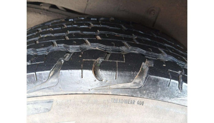 2018 Mahindra TUV300 T10, Diesel, Manual, 13,576 km, Left Rear Tyre Tread