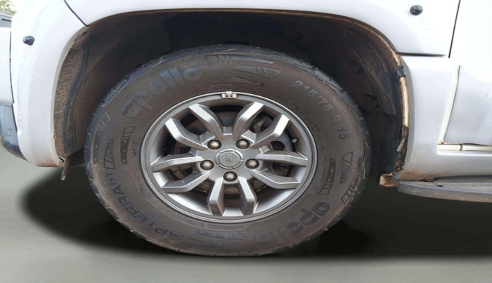 2018 Mahindra TUV300 T10, Diesel, Manual, 13,576 km, Left Front Wheel