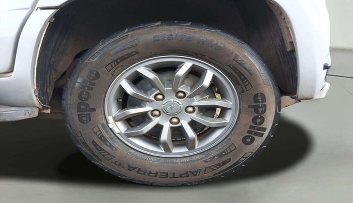 2018 Mahindra TUV300 T10, Diesel, Manual, 13,576 km, Left Rear Wheel