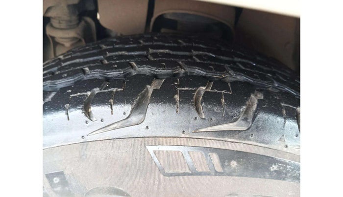 2018 Mahindra TUV300 T10, Diesel, Manual, 13,576 km, Left Front Tyre Tread