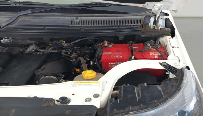 2018 Mahindra TUV300 T10, Diesel, Manual, 13,576 km, Engine View - Left