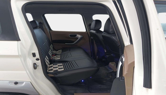 2018 Mahindra TUV300 T10, Diesel, Manual, 13,576 km, Right Side Rear Door Cabin