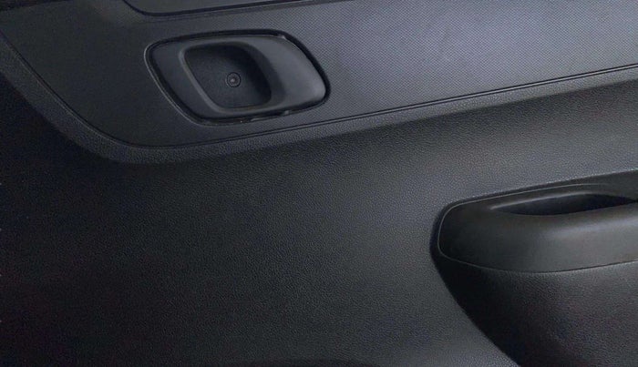 2023 Renault Kwid RXL 1.0 (O), Petrol, Manual, 14,681 km, Driver Side Door Panels Control