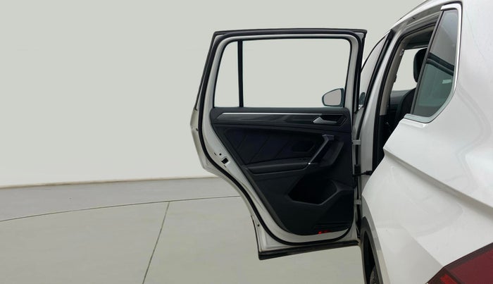 2018 Volkswagen TIGUAN HIGHLINE TDI AT, Diesel, Automatic, 67,928 km, LHS Rear Door