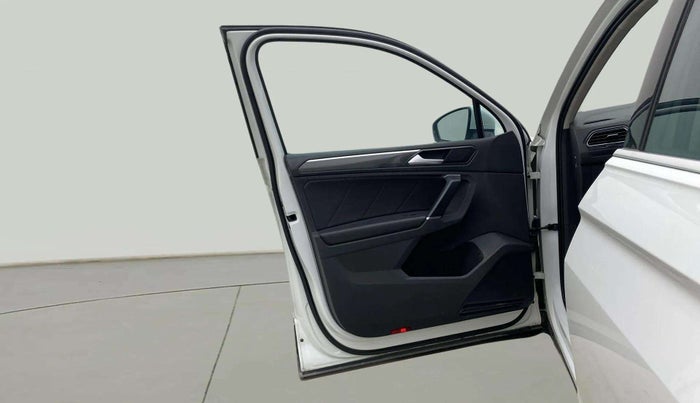 2018 Volkswagen TIGUAN HIGHLINE TDI AT, Diesel, Automatic, 67,928 km, LHS Front Door