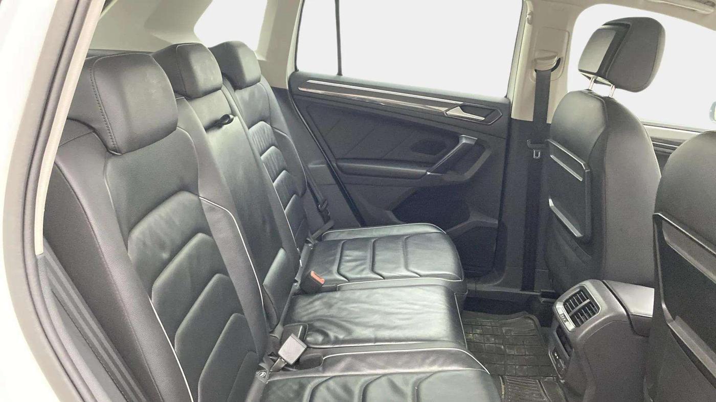 2018 Volkswagen TIGUAN HIGHLINE TDI AT, Diesel, Automatic, 67,928 km, Right Side Rear Door Cabin