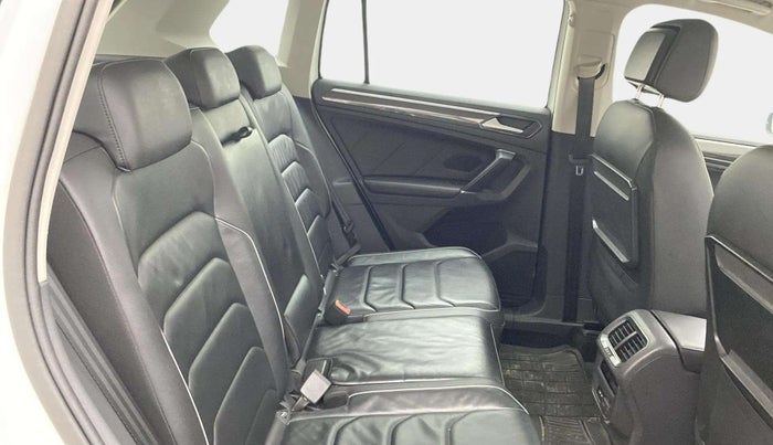 2018 Volkswagen TIGUAN HIGHLINE TDI AT, Diesel, Automatic, 67,928 km, Right Side Rear Door Cabin