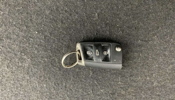 2018 Volkswagen TIGUAN HIGHLINE TDI AT, Diesel, Automatic, 67,928 km, Key Close Up