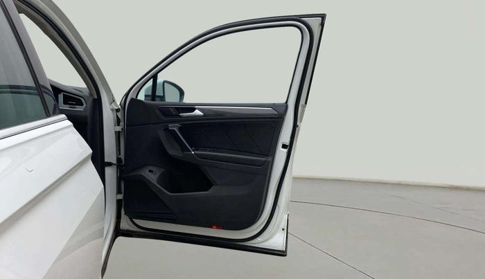 2018 Volkswagen TIGUAN HIGHLINE TDI AT, Diesel, Automatic, 67,928 km, RHS Front Door