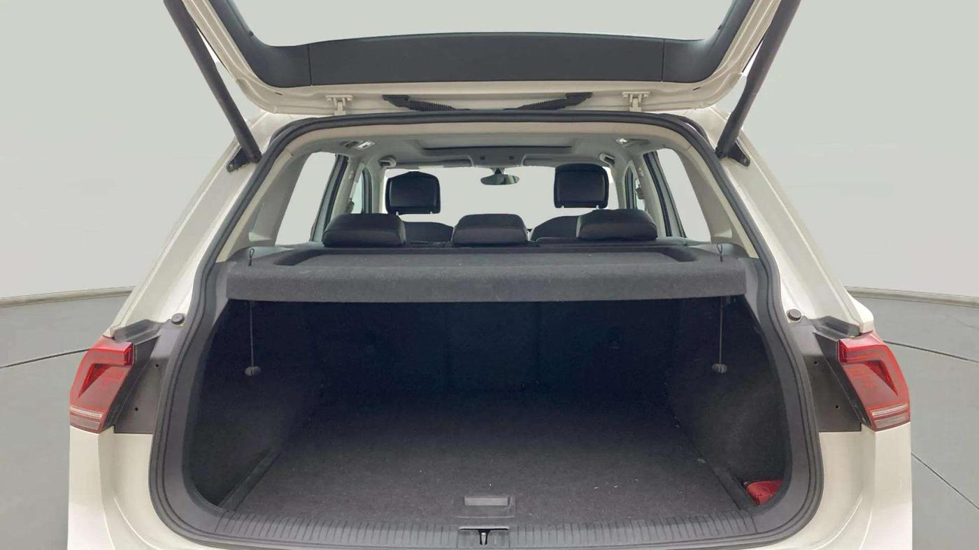 2018 Volkswagen TIGUAN HIGHLINE TDI AT, Diesel, Automatic, 67,928 km, Boot Open Zoomed View