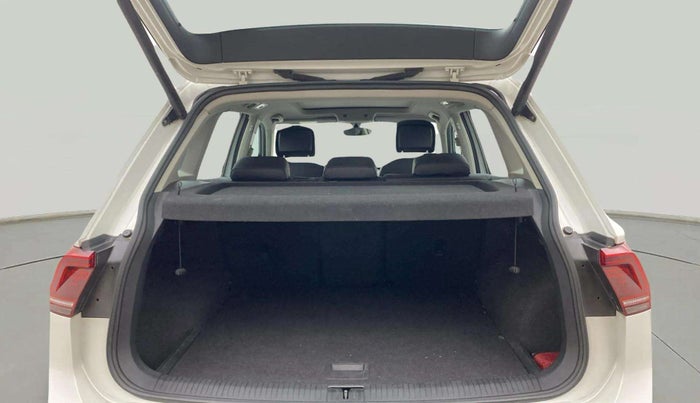 2018 Volkswagen TIGUAN HIGHLINE TDI AT, Diesel, Automatic, 67,928 km, Boot Open Zoomed View