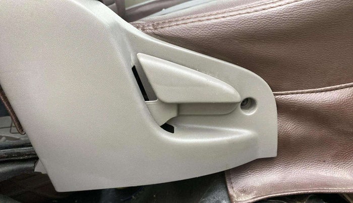 2015 Datsun Go T, Petrol, Manual, 82,790 km, Driver Side Adjustment Panel