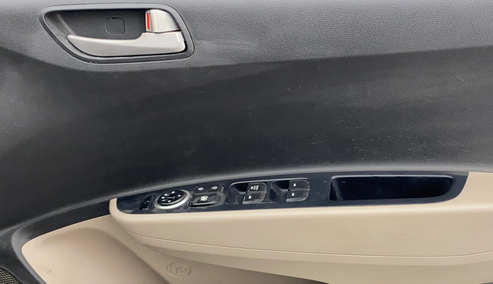 2015 Hyundai Xcent SX AT 1.2 (O), Petrol, Automatic, 79,338 km, Driver Side Door Panels Control