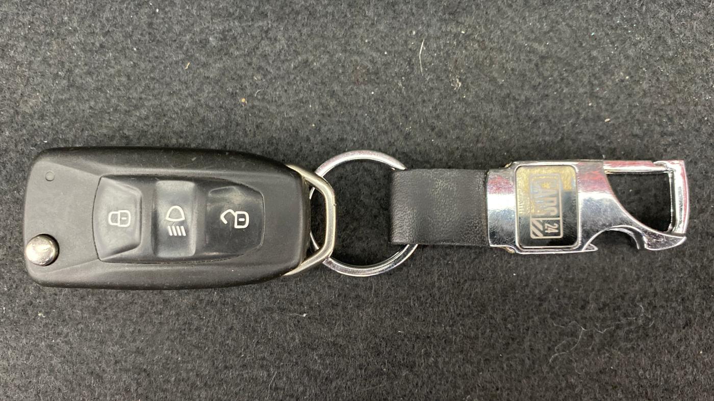 2018 Tata Tiago XZ 1.2 REVOTRON, Petrol, Manual, 33,420 km, Key Close Up