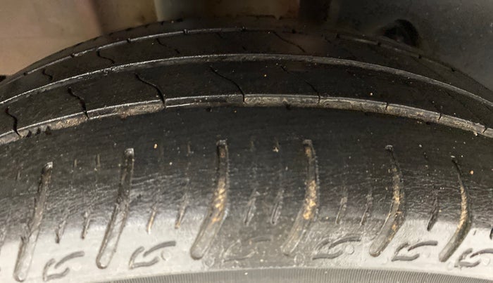 2018 Tata Tiago XZ 1.2 REVOTRON, Petrol, Manual, 33,420 km, Right Rear Tyre Tread