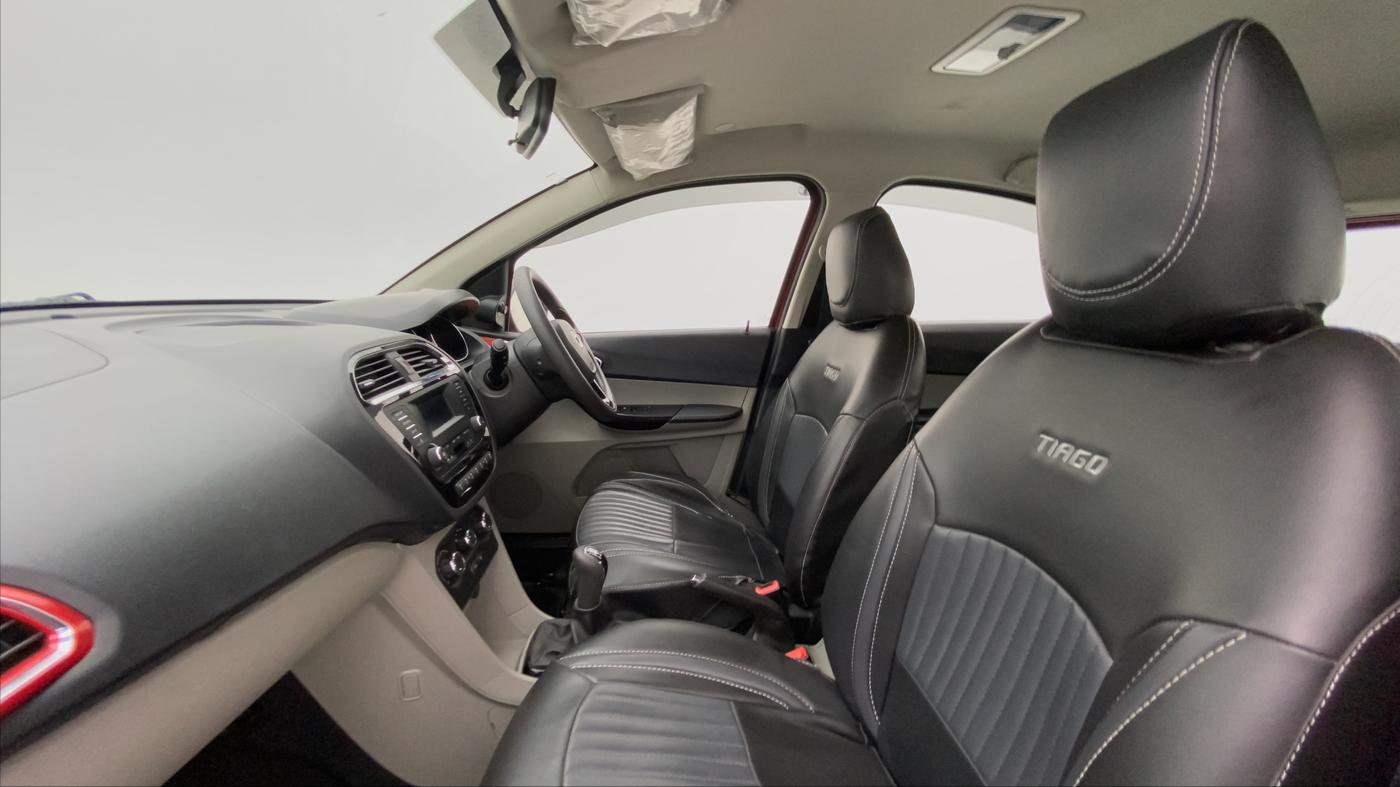2018 Tata Tiago XZ 1.2 REVOTRON, Petrol, Manual, 33,420 km, Right Side Front Door Cabin