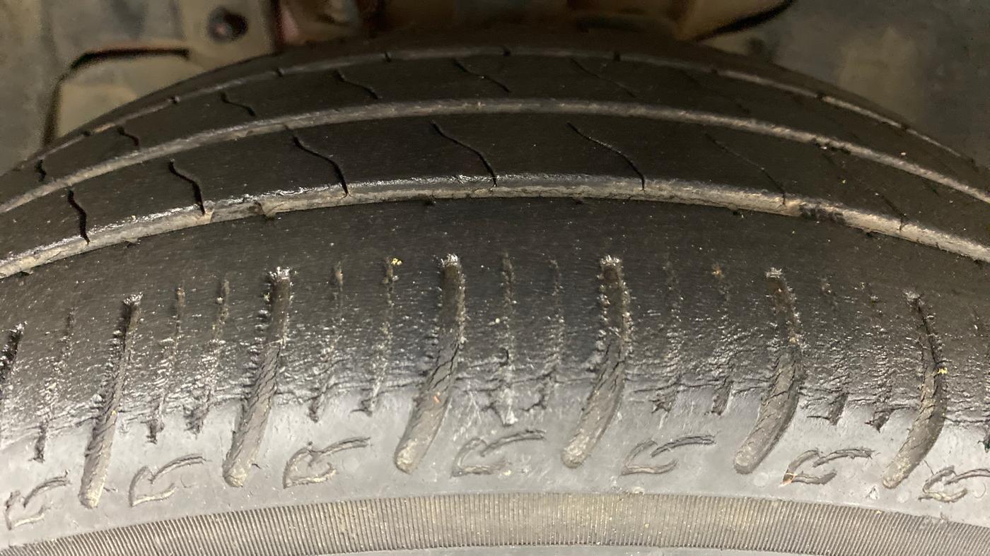2018 Tata Tiago XZ 1.2 REVOTRON, Petrol, Manual, 33,420 km, Left Front Tyre Tread