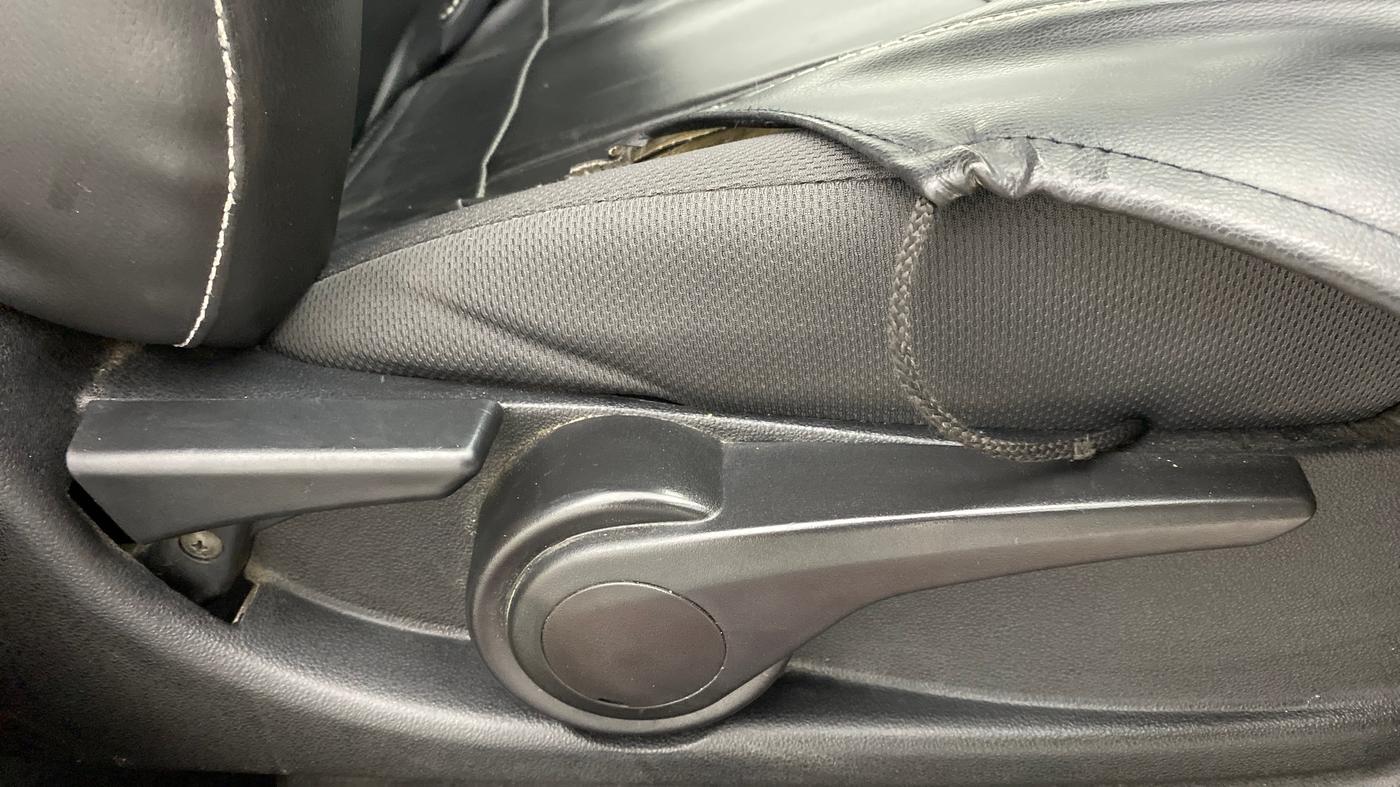 2018 Tata Tiago XZ 1.2 REVOTRON, Petrol, Manual, 33,420 km, Driver Side Adjustment Panel