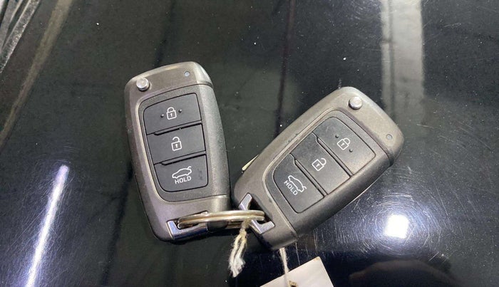 2018 Hyundai Verna 1.4 EX PETROL, Petrol, Manual, 39,193 km, Key Close Up