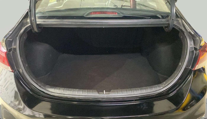 2018 Hyundai Verna 1.4 EX PETROL, Petrol, Manual, 39,193 km, Boot Inside