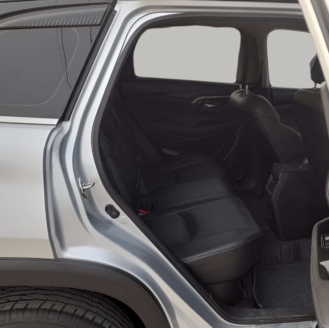 2022 Toyota URBAN CRUISER HYRYDER V AT NEO DRIVE, Petrol, Automatic, 88,472 km, Right Side Rear Door Cabin