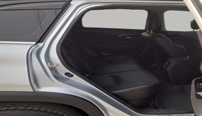 2022 Toyota URBAN CRUISER HYRYDER V AT NEO DRIVE, Petrol, Automatic, 88,387 km, Right Side Rear Door Cabin