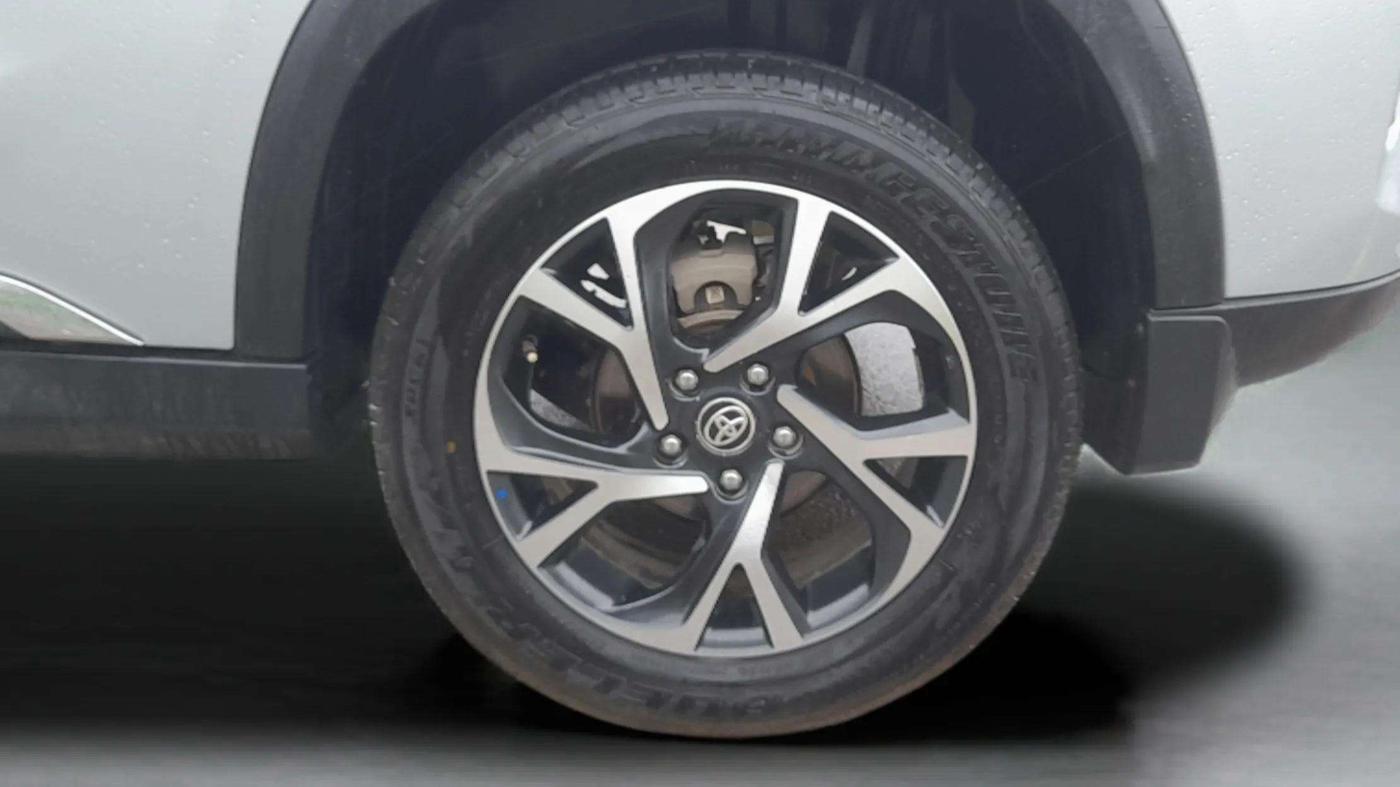 2022 Toyota URBAN CRUISER HYRYDER V AT NEO DRIVE, Petrol, Automatic, 88,472 km, Right Front Wheel