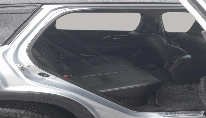 2022 Toyota URBAN CRUISER HYRYDER V AT NEO DRIVE, Petrol, Automatic, 88,309 km, Right Side Rear Door Cabin