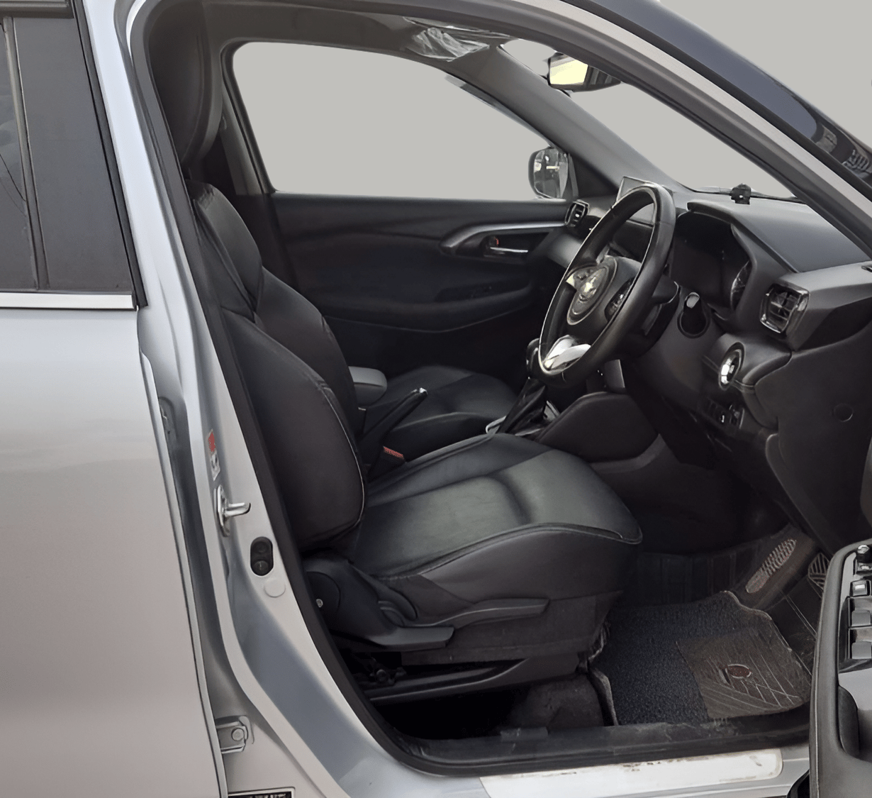 2022 Toyota URBAN CRUISER HYRYDER V AT NEO DRIVE, Petrol, Automatic, 88,472 km, Right Side Front Door Cabin