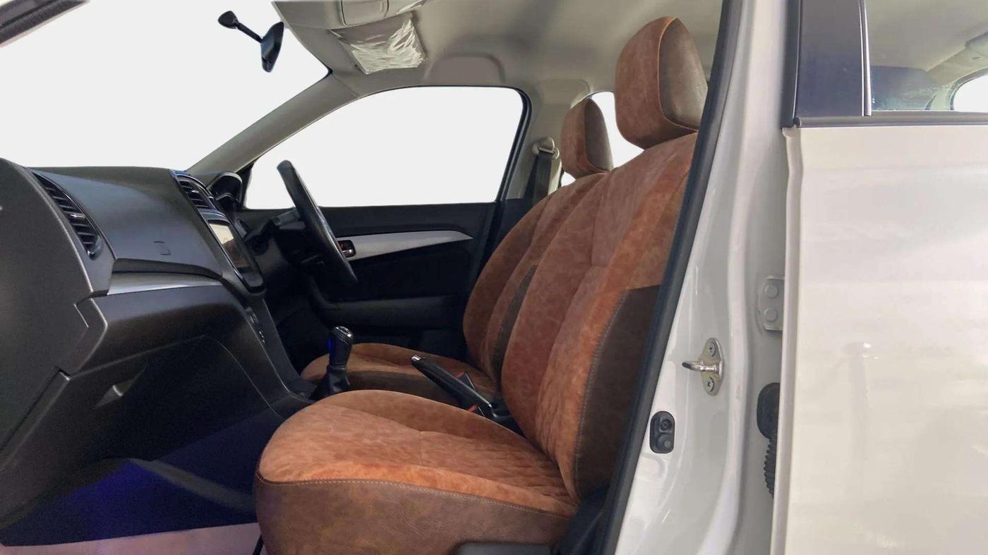 2020 Maruti Vitara Brezza ZXI, Petrol, Manual, 26,001 km, Right Side Front Door Cabin