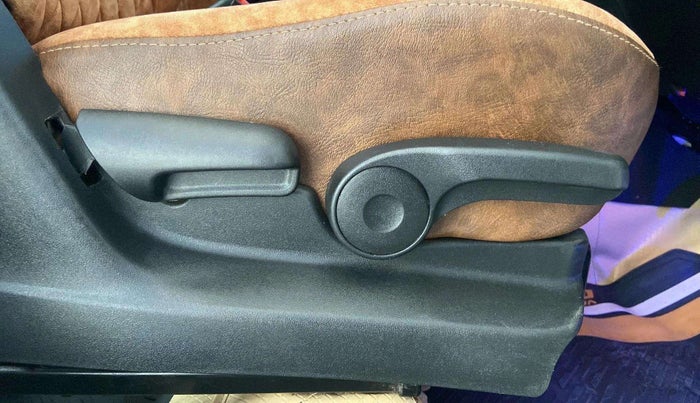2020 Maruti Vitara Brezza ZXI, Petrol, Manual, 26,001 km, Driver Side Adjustment Panel
