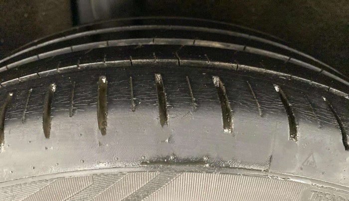 2020 Maruti Baleno ZETA PETROL 1.2, Petrol, Manual, 63,221 km, Right Rear Tyre Tread