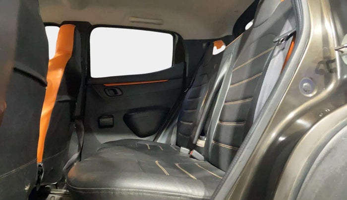 2020 Renault Kwid RXT 1.0, Petrol, Manual, 28,568 km, Right Side Rear Door Cabin