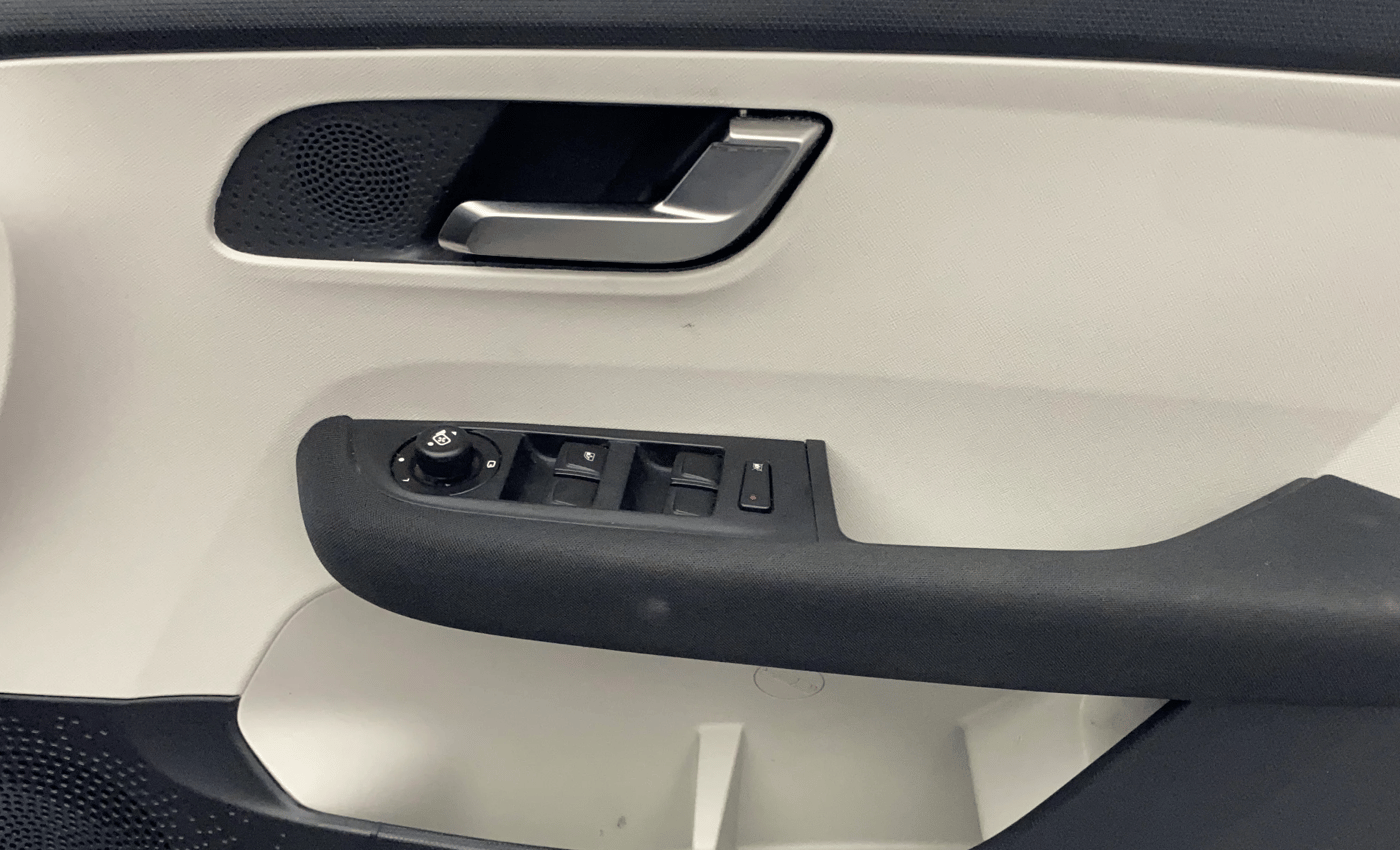 2022 Tata ALTROZ XZA, Petrol, Automatic, 10,001 km, Driver Side Door Panels Control