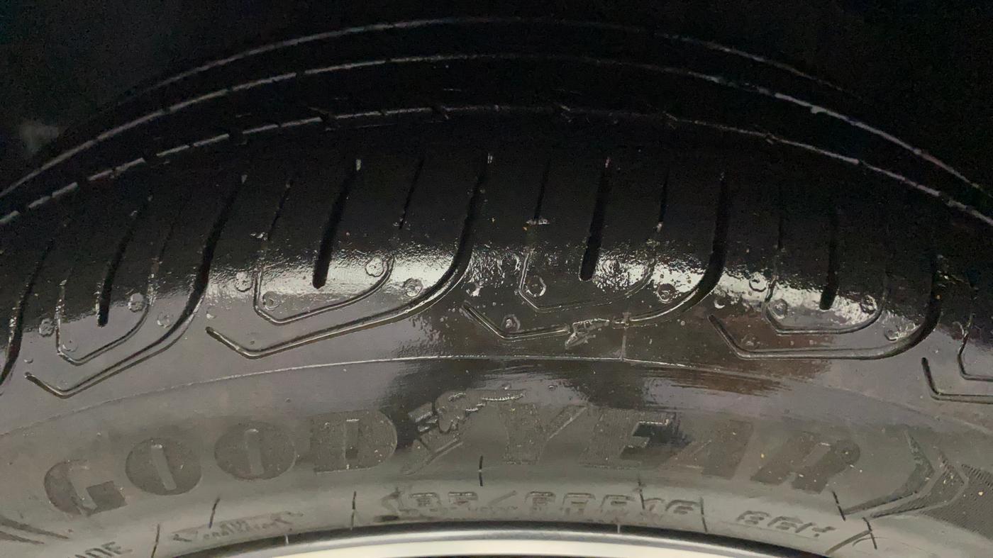 2022 Tata ALTROZ XZA, Petrol, Automatic, 10,001 km, Left Front Tyre Tread